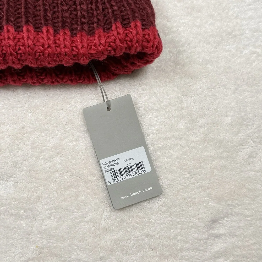 BENCH Chunky Ribbed Knit Pom Pom Beanie Maroon Red One Size Unisex NWT‎